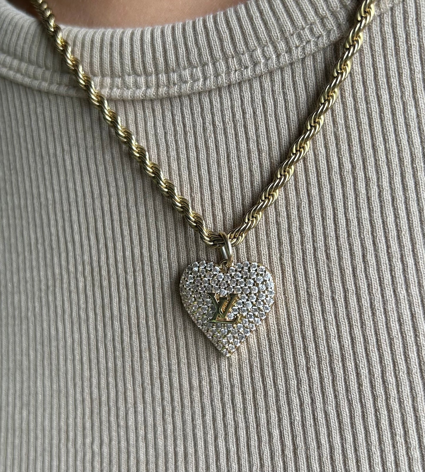 LOUIS VUITTON DIAMANTÉ HEART NECKLACE (pre-order)