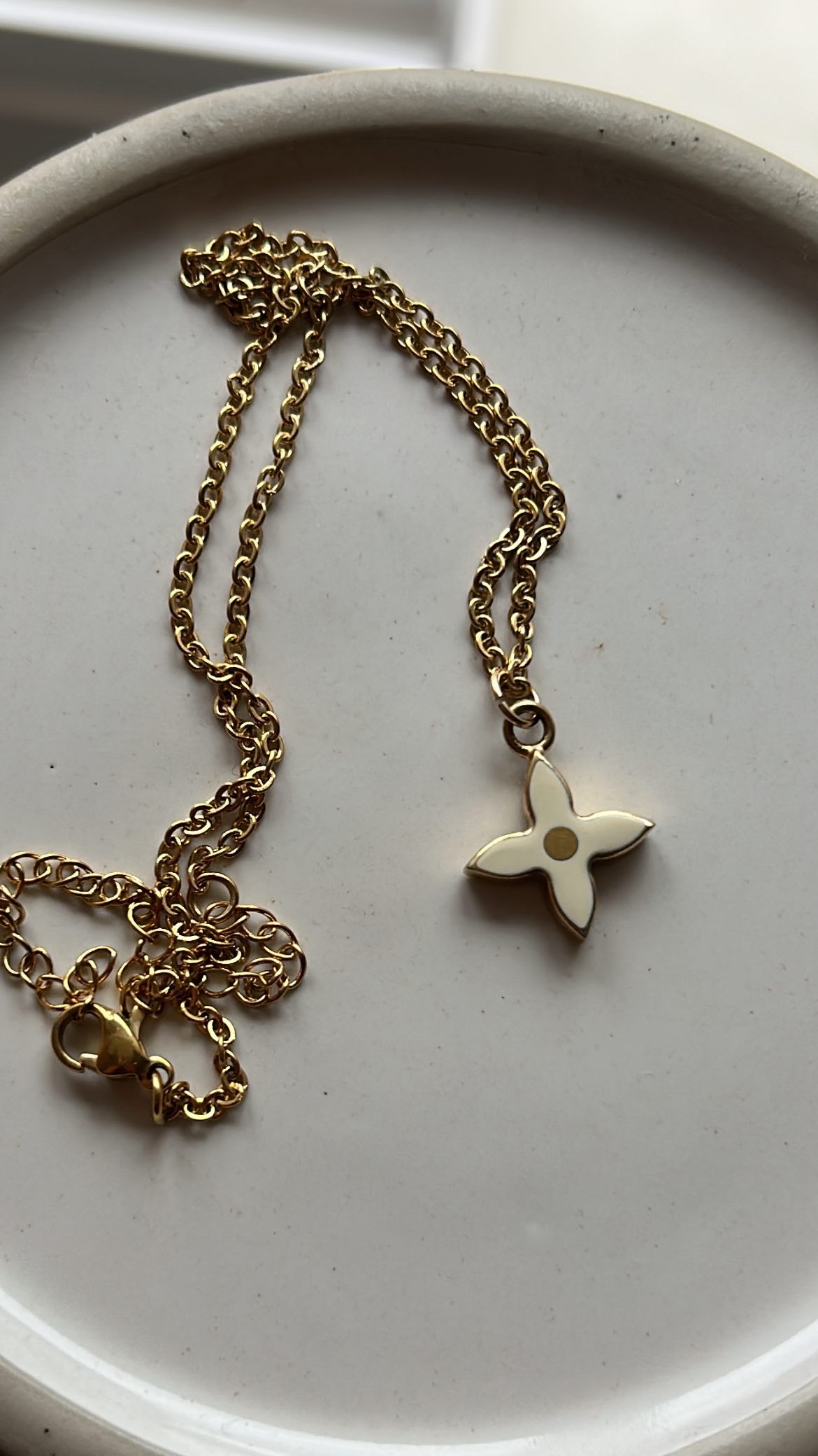 LOUIS VUITTON MINI STAR NECKACE (rare)