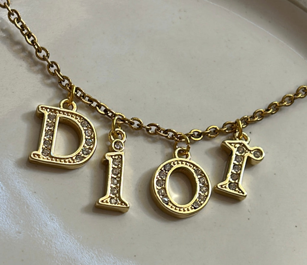 DIOR DIAMANTÈ LETTER NECKLACE GOLD