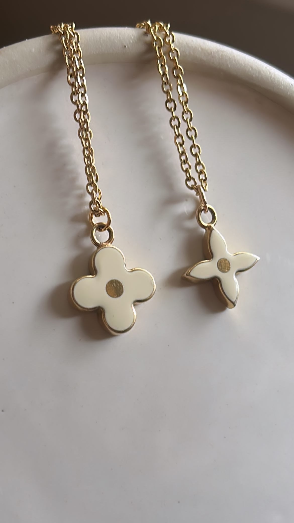 LOUIS VUITTON MINI STAR NECKACE (rare)