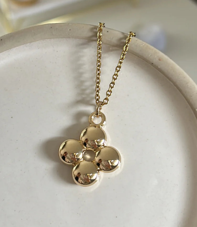 LOUIS VUITTON BLOSSOM 2 LOGO NECKLACE
