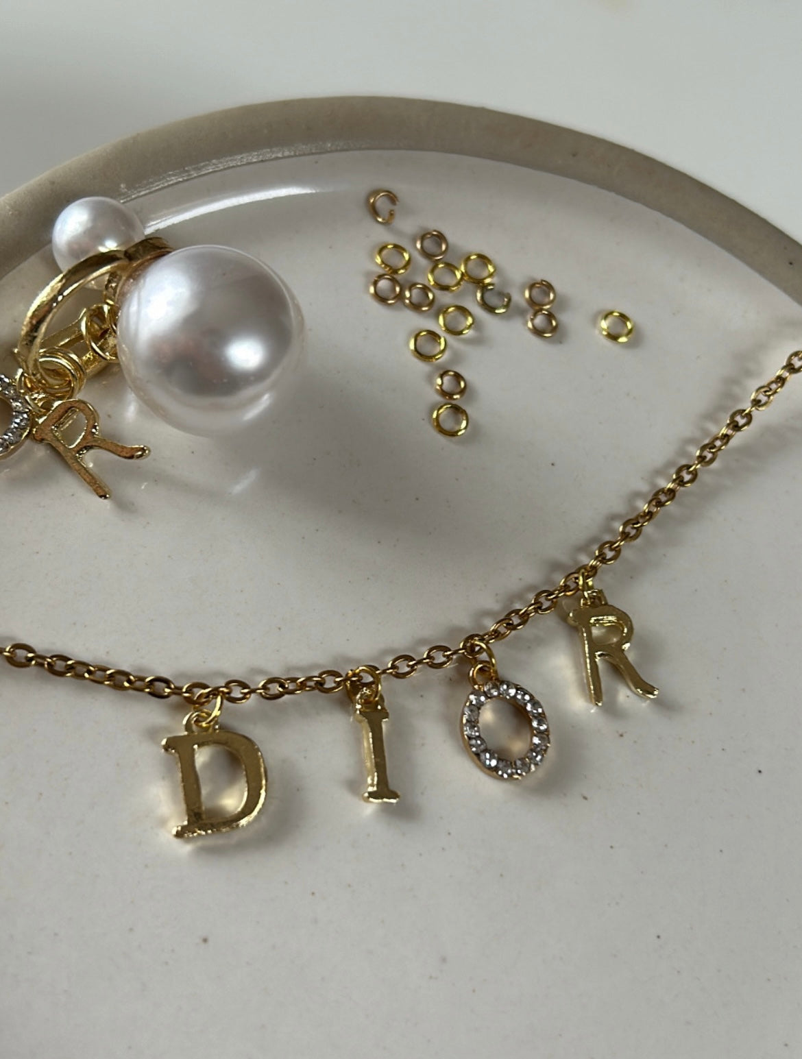 DIOR GOLD LETTER NECKLACE THIN CHAIN
