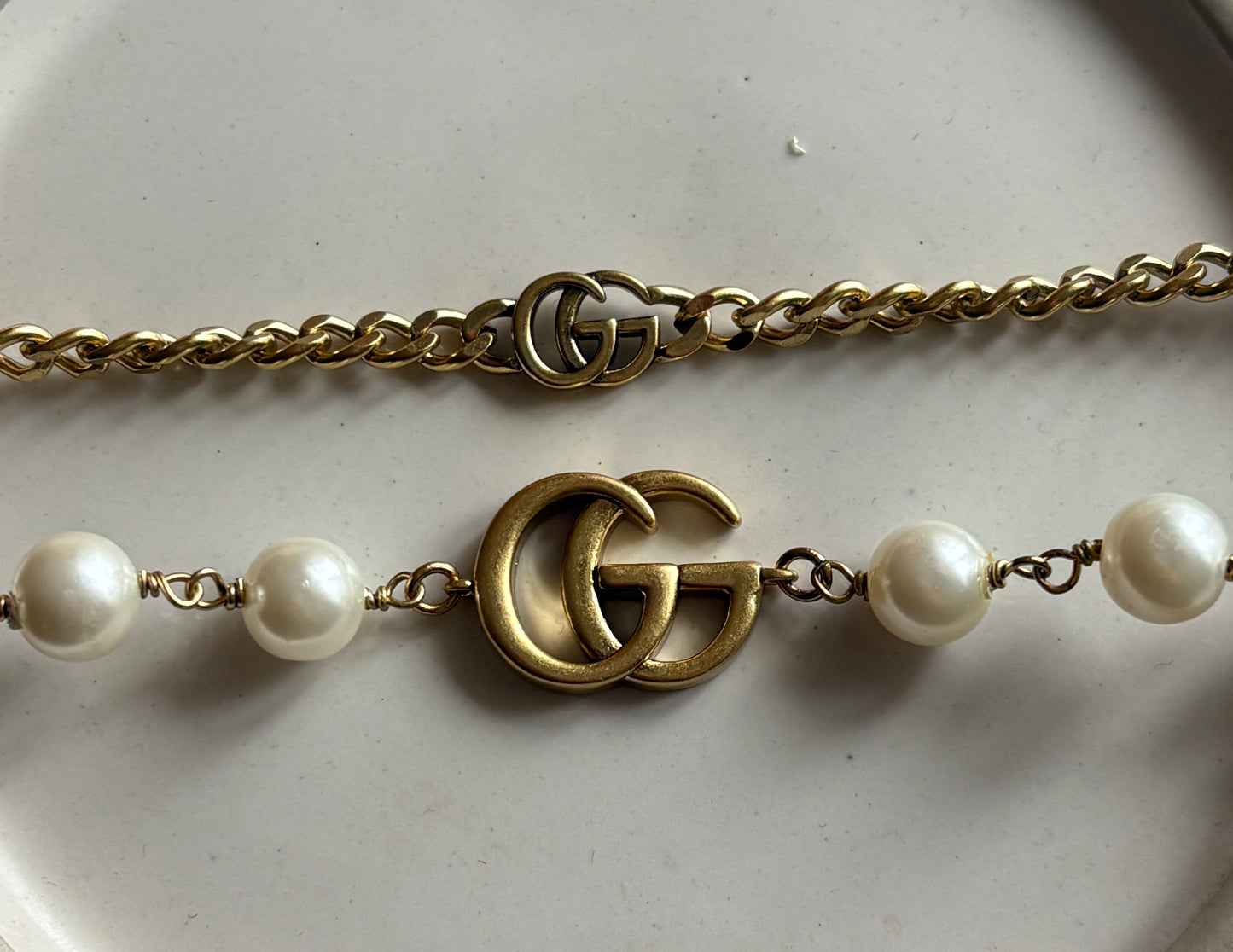 GUCCI STATEMENT PEARL GG LOGO CHOKER