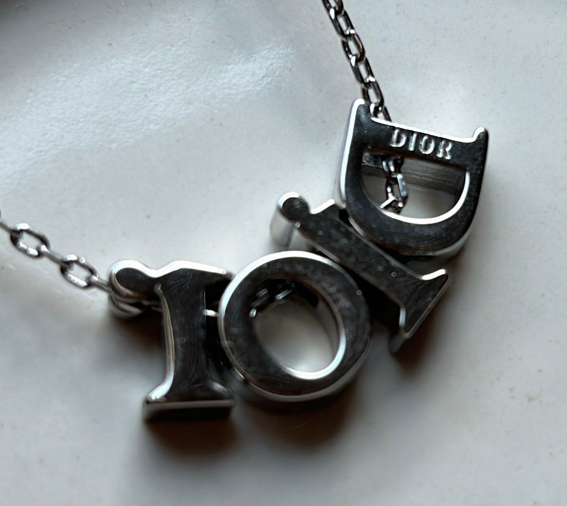 DIOR SILVER SPELLOUT NECKLACE