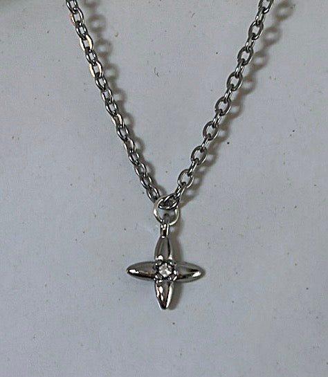 LOUIS VUITTON SILVER DAINTY STAR NECKLACE