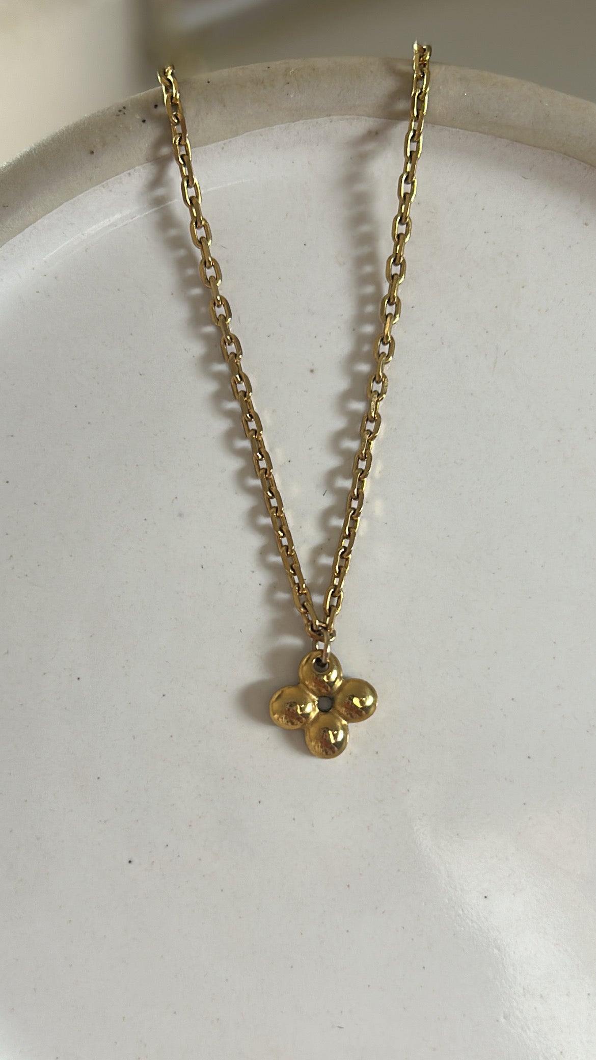 LOUIS VUITTON MINI FLOWER NECKLACE