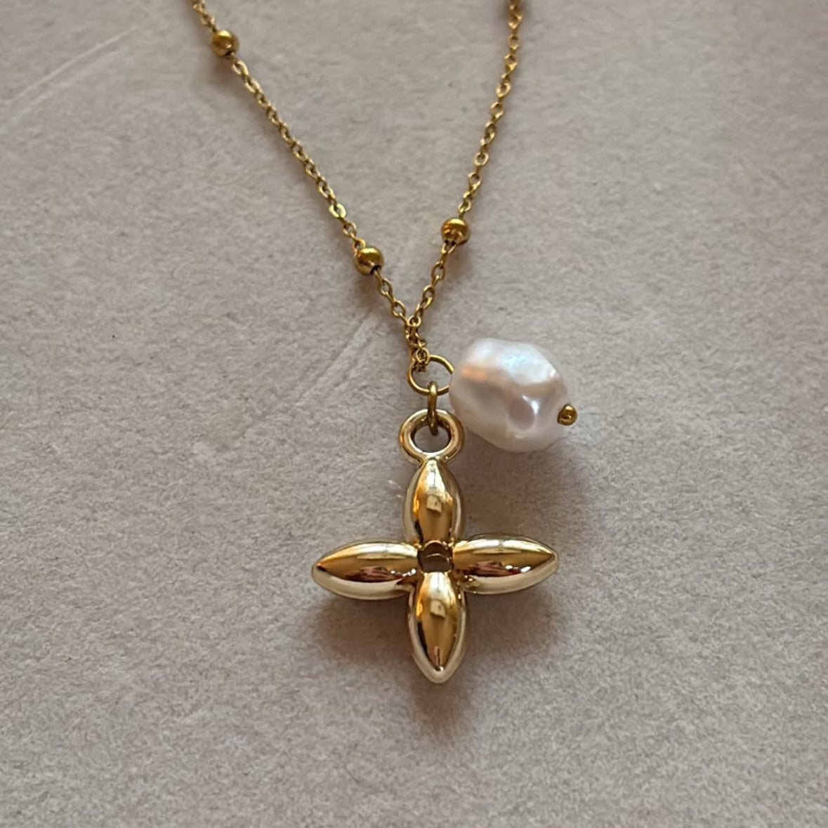 LOUIS VUITTON PEARL CHARM STAR NECKLACE