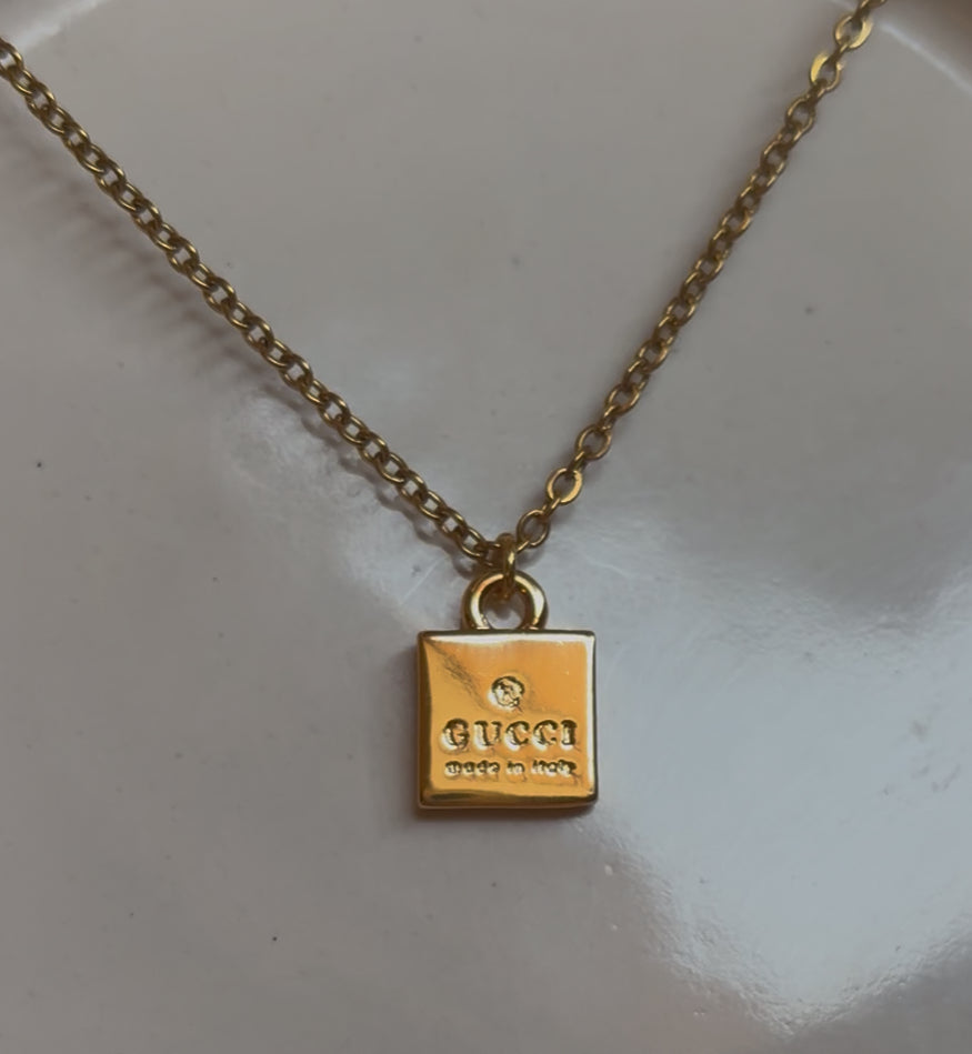 GUCCI DAINTY SQUARE NECKLACE GOLD