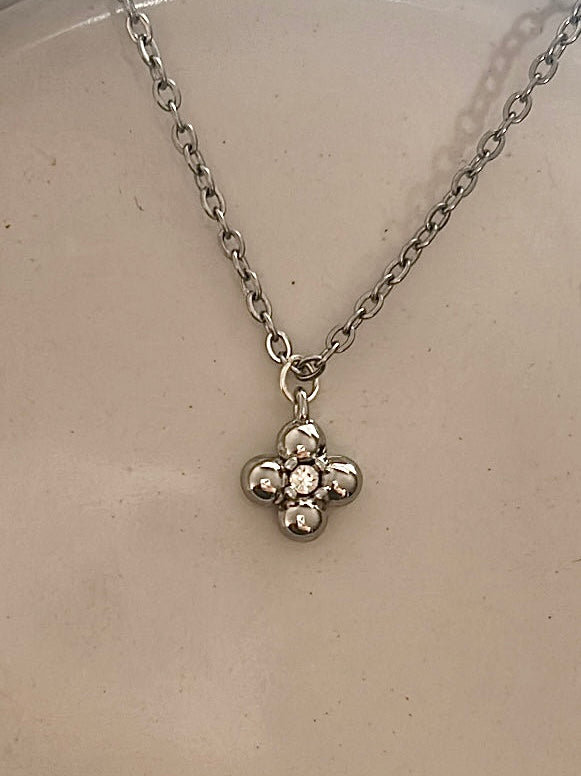 LOUIS VUITTON SILVER BLOSSOM NECKLACE