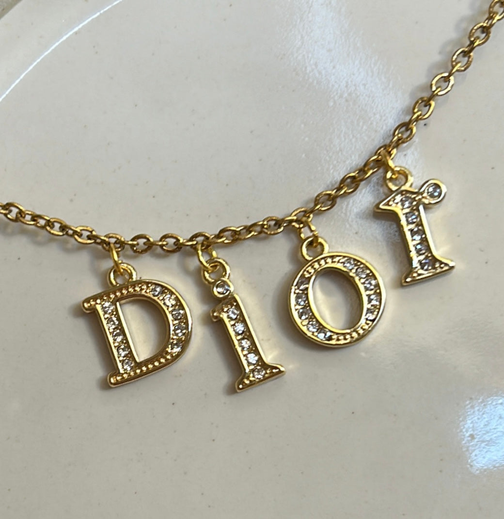DIOR DIAMANTÈ LETTER NECKLACE GOLD
