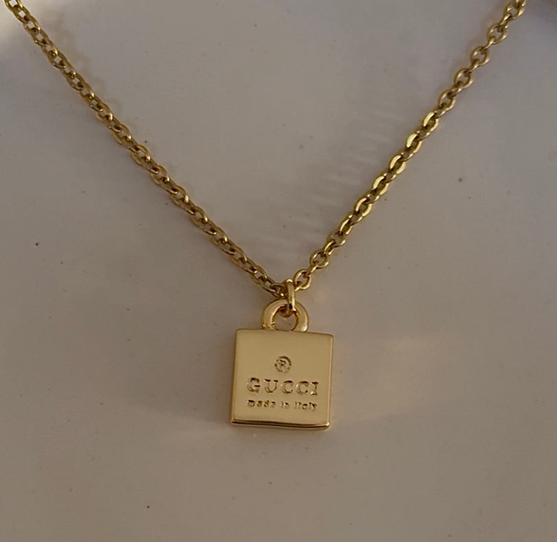 GUCCI DAINTY SQUARE NECKLACE GOLD