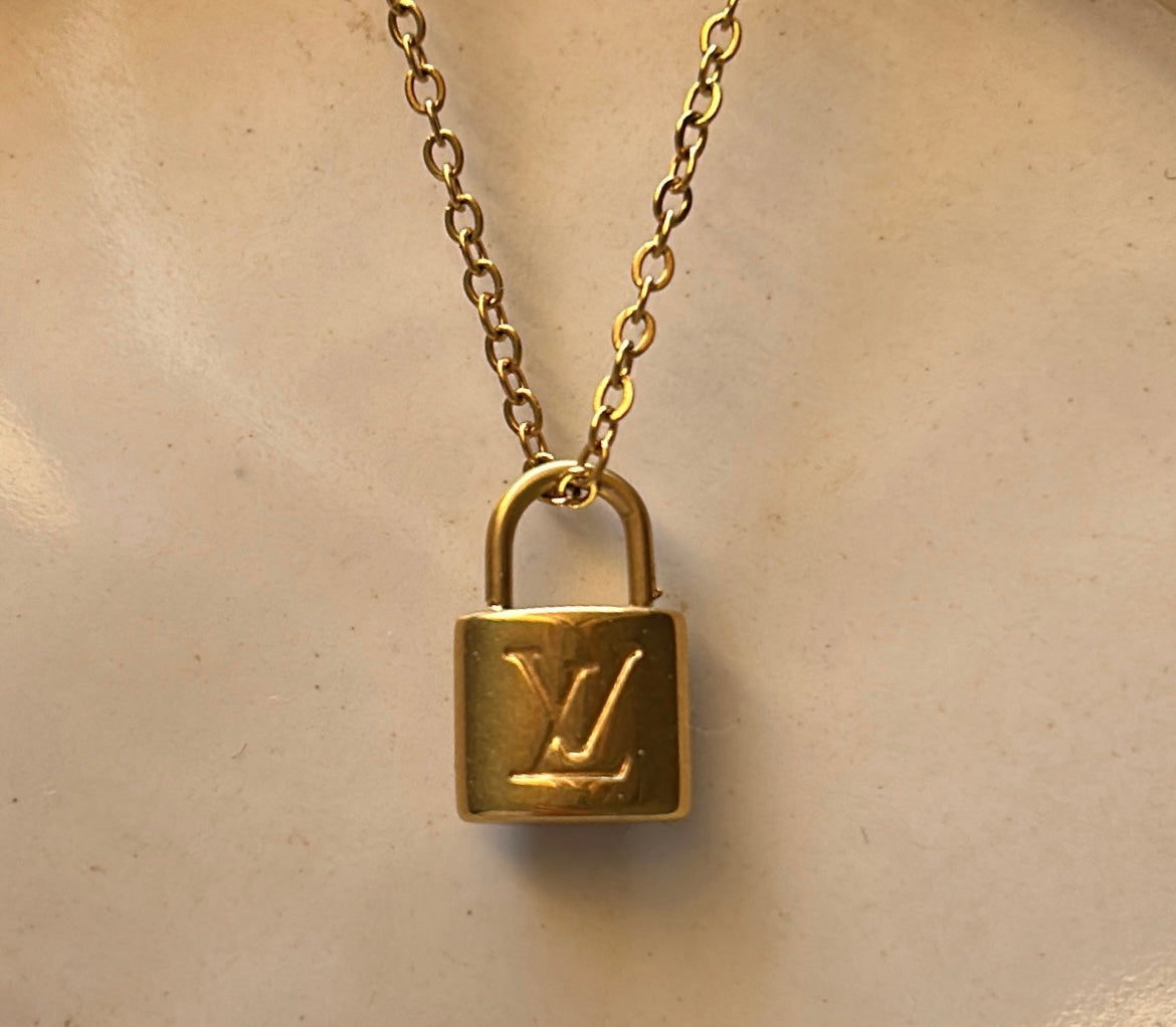 LOUIS VUITTON MINI PADLOCK NECKACE