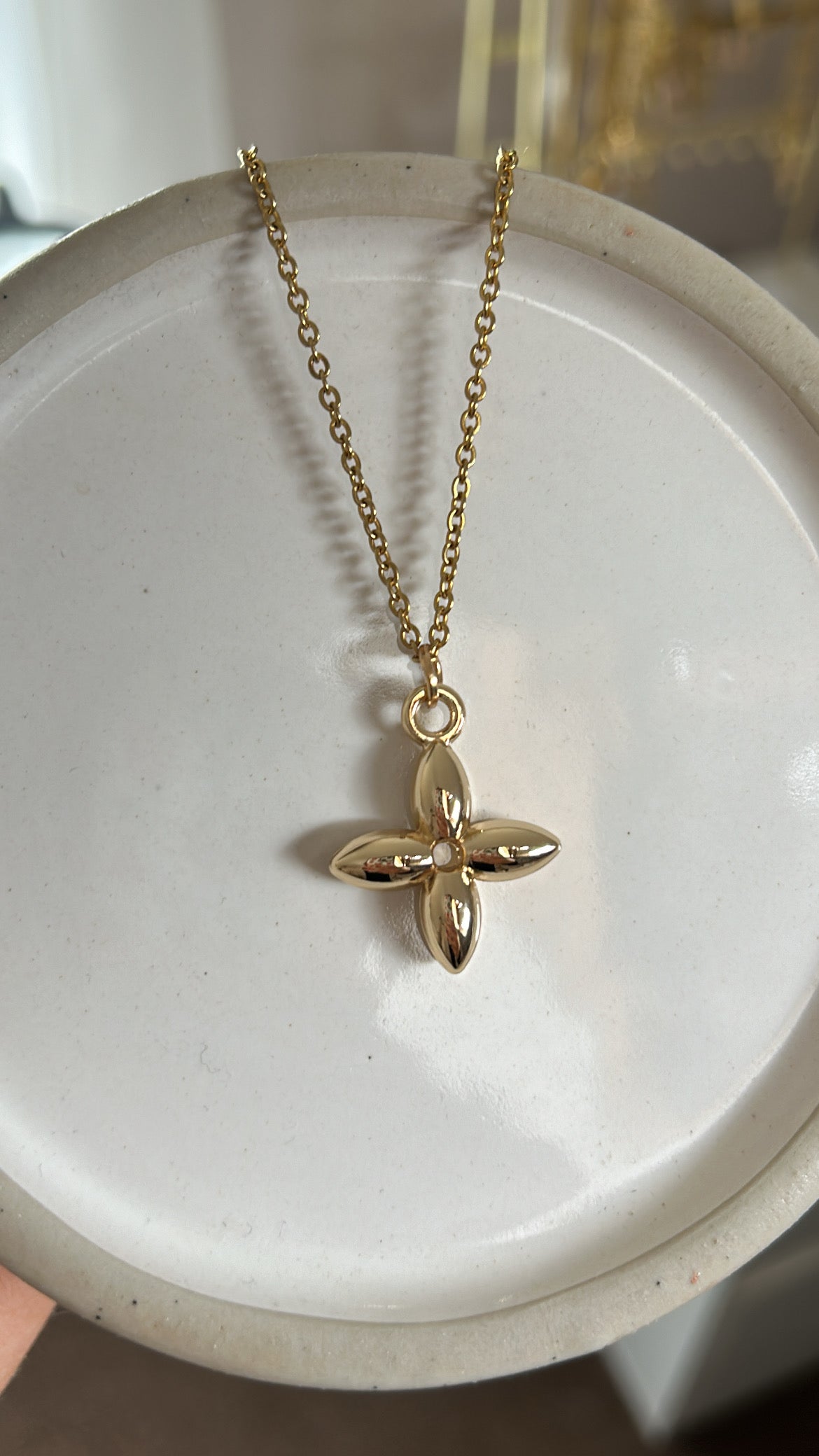 LOUIS VUITTON BLOSSOM LOGO NECKLACE