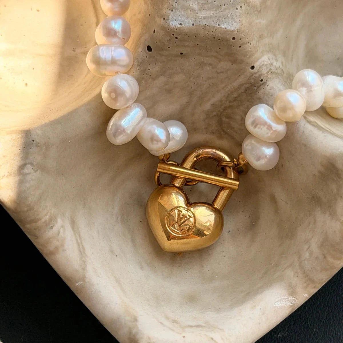 LOUIS VUITTON PEARL HEART CLASP NECKLACE