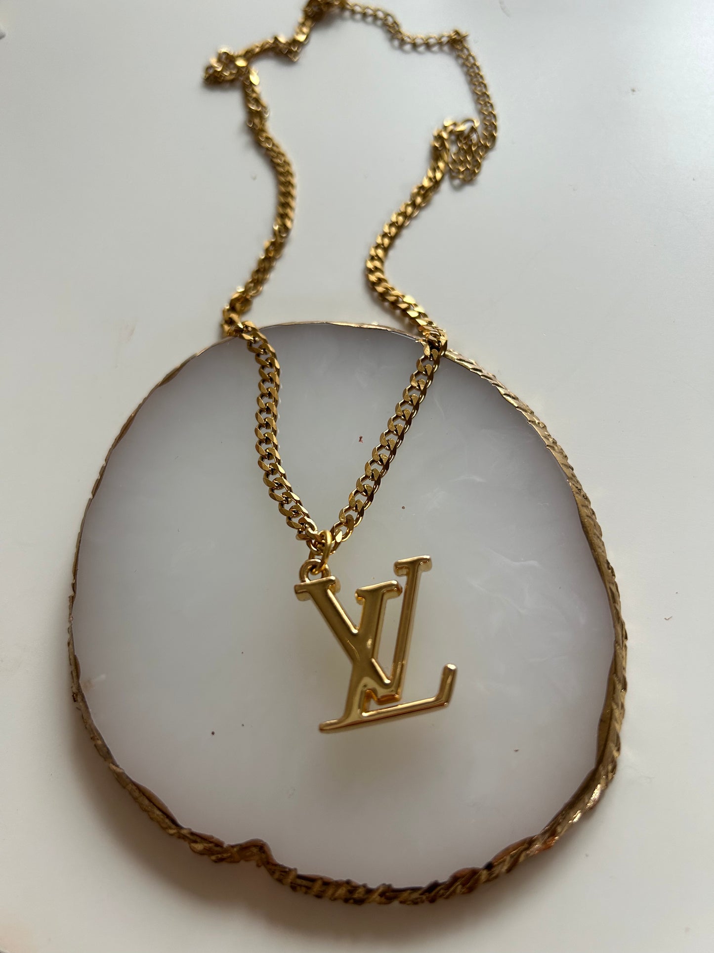 LOUIS VUITTON LOGO LV NECKLACE
