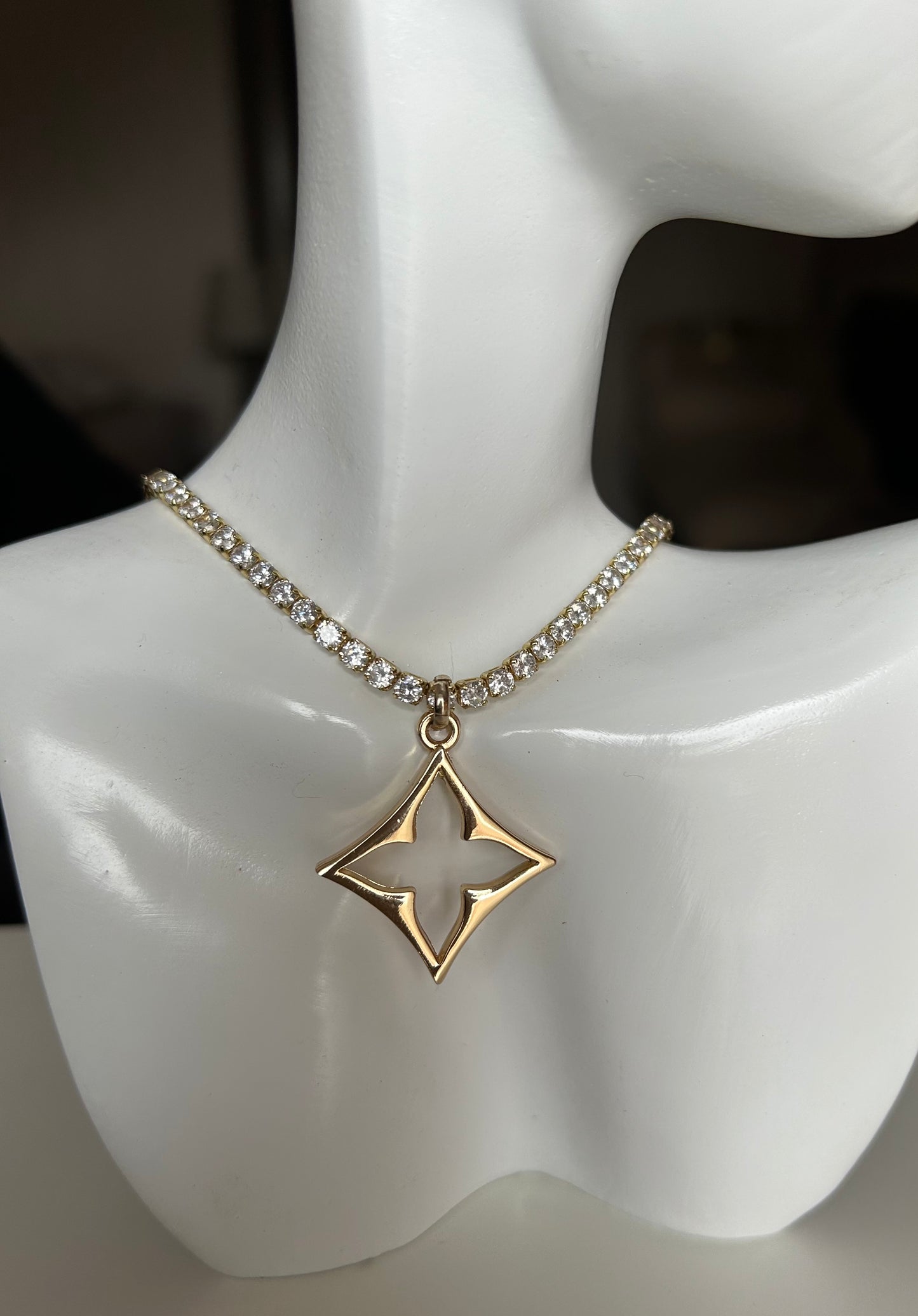 LOUIS VUITTON DIAMANTÈ STAR CHARM NECKLACE (pre-order 2-3)