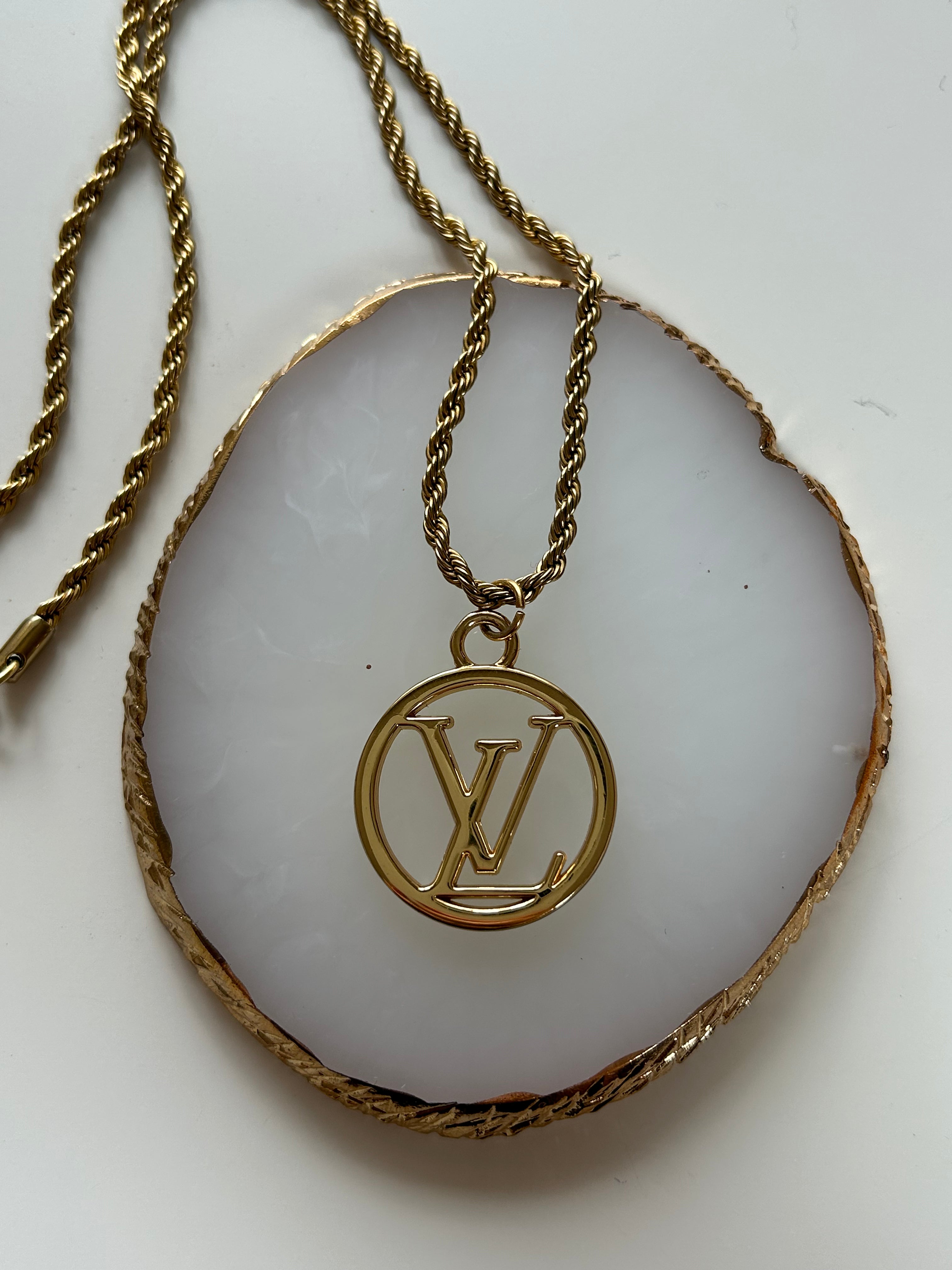 Louis vuitton discount monogram necklace