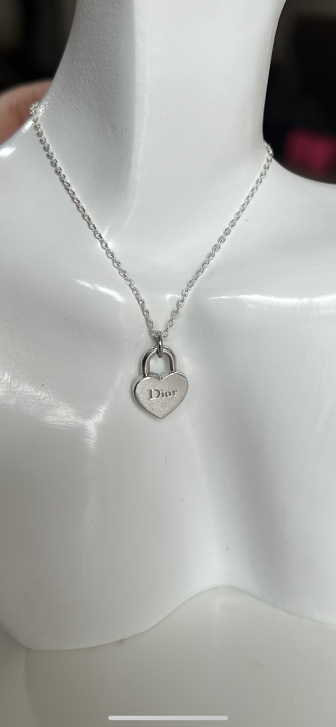 DIOR DAINTY HEART NECKLACE