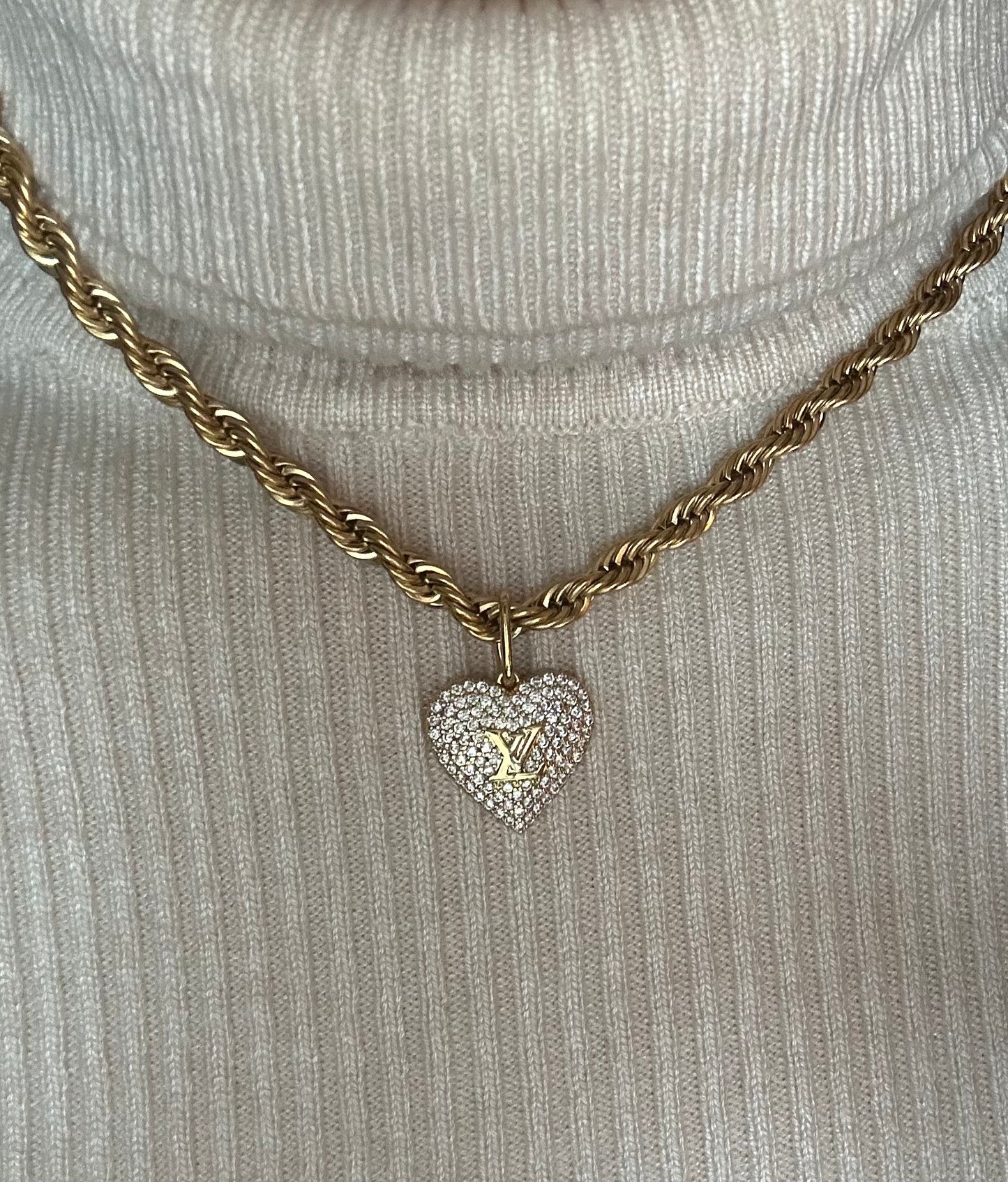 LOUIS VUITTON DIAMANTÉ HEART NECKLACE(pre-order)