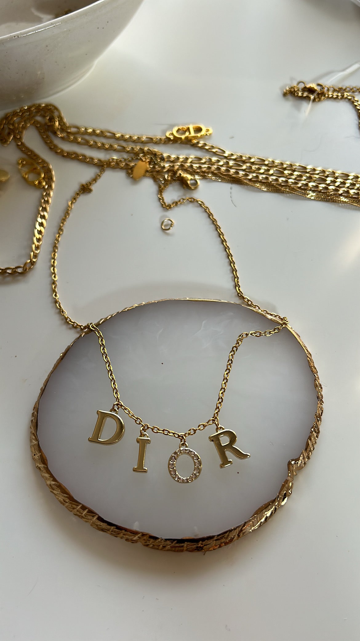 DIOR GOLD LETTER NECKLACE THIN CHAIN