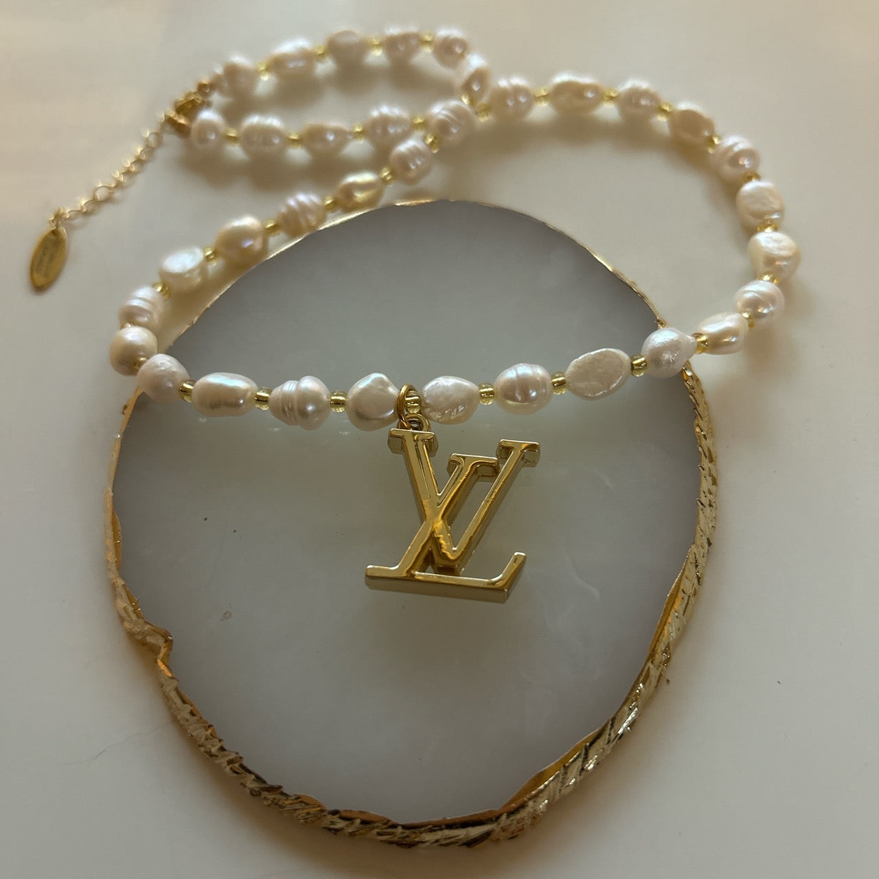 LOUIS VUITTON PEARL & GOLD LV LOGO CHARM