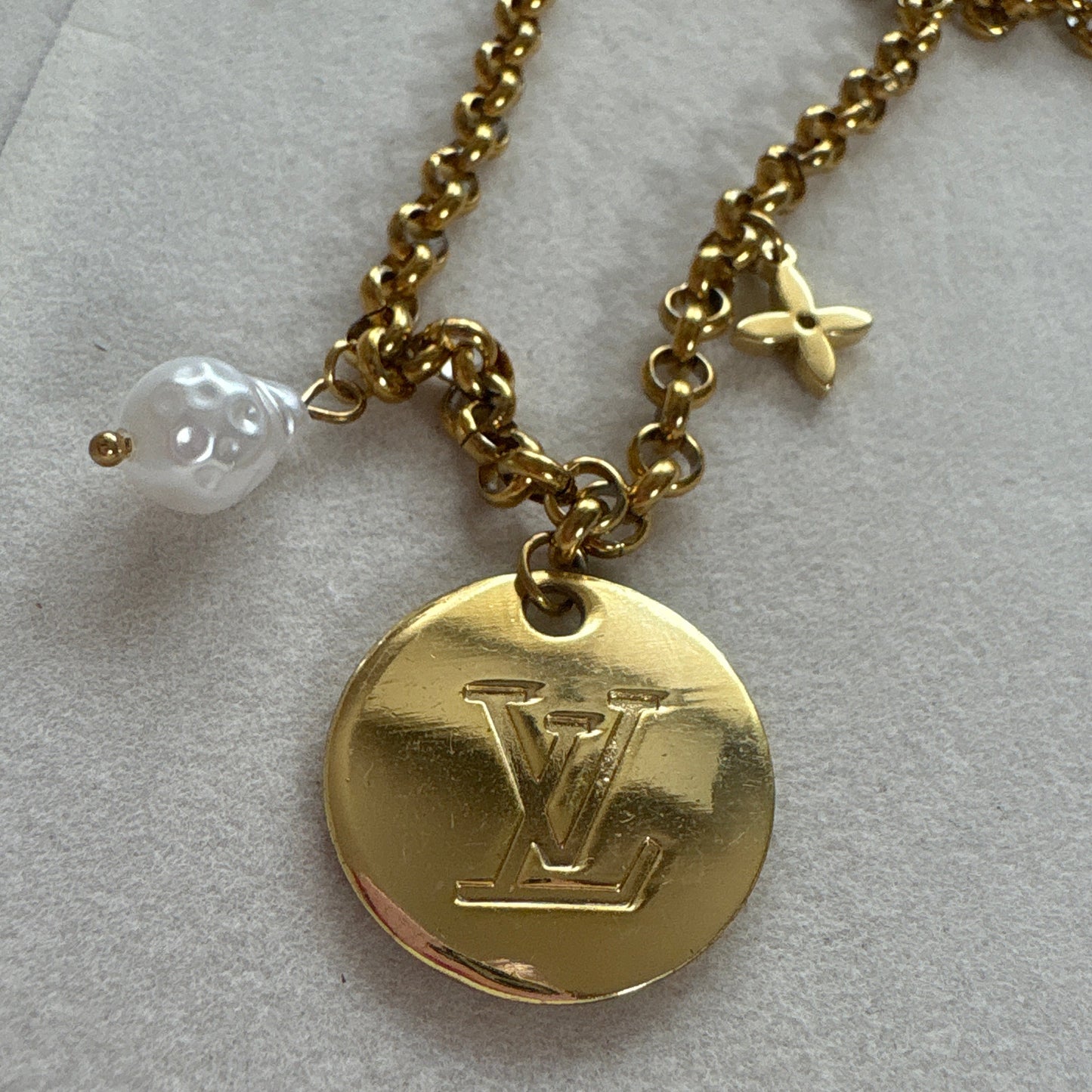 LOUIS VUITTON PEARL CHARM COIN NECKLACE (SUPER RARE)
