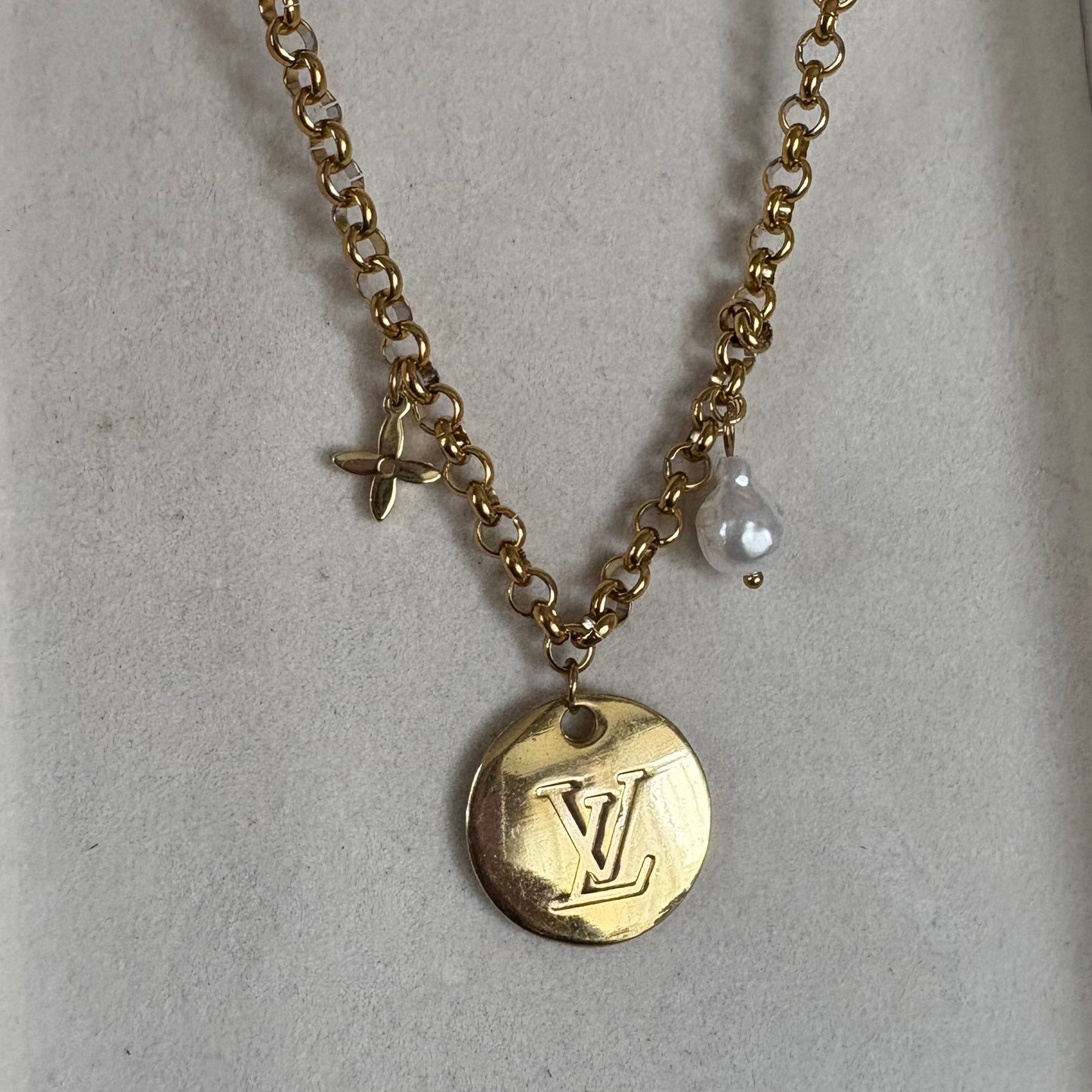 LOUIS VUITTON PEARL CHARM COIN NECKLACE (SUPER RARE)