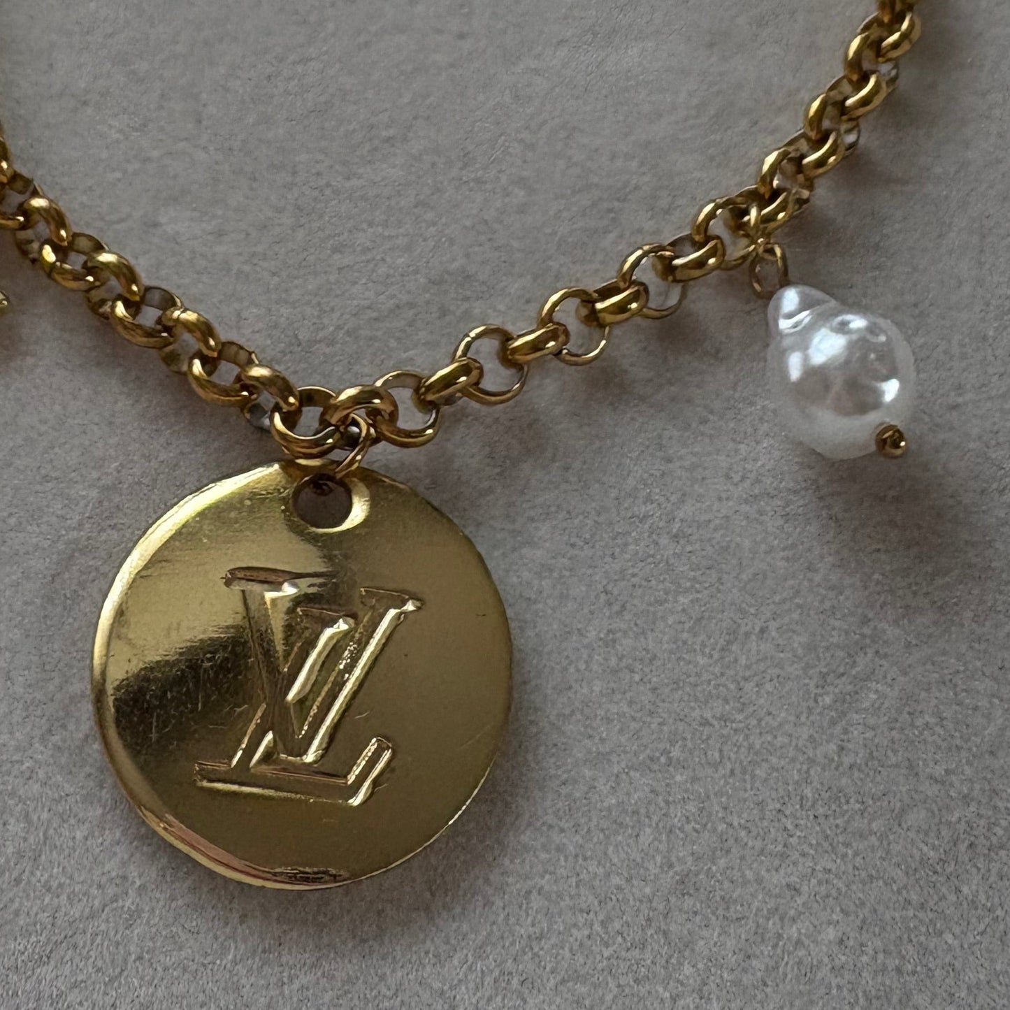 LOUIS VUITTON PEARL CHARM COIN NECKLACE (SUPER RARE)