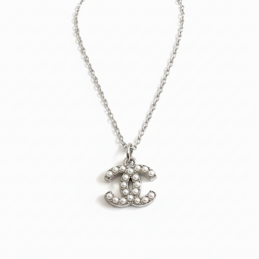 CC CHANEL PEARL NECKLACE SILVER