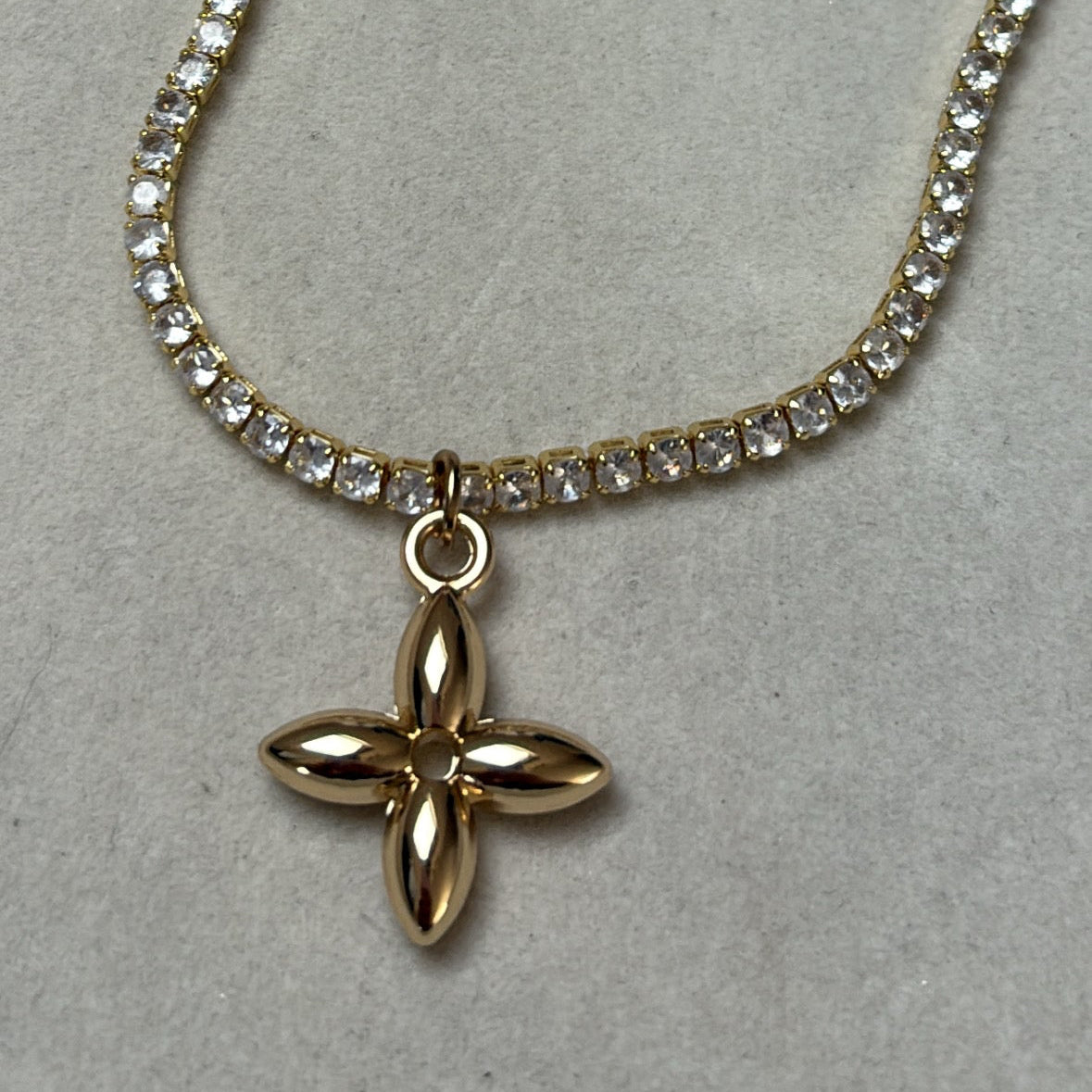 LOUIS VUITTON DIAMANTÈ STAR NECKLACE