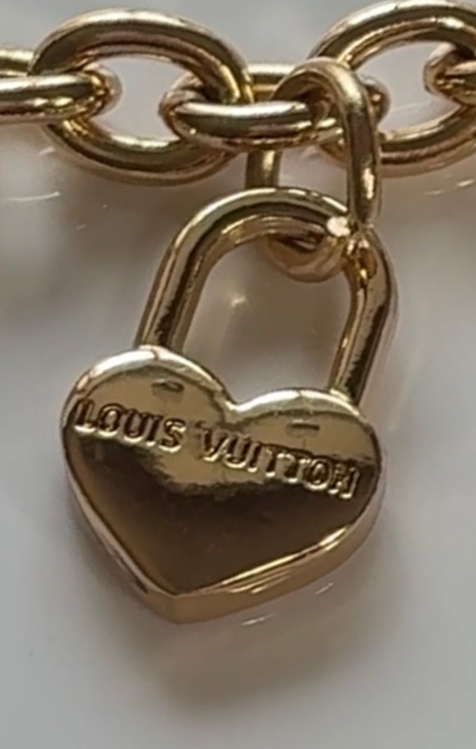 LOUIS VUITTON PADLOCK DAINTY HEART CHARM NECKLACE