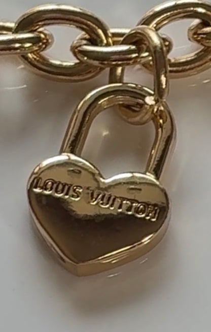 LOUIS VUITTON PADLOCK DAINTY HEART CHARM NECKLACE