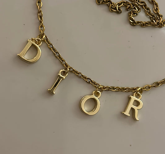 DIOR GOLD LETTER DAINTY NECKLACE