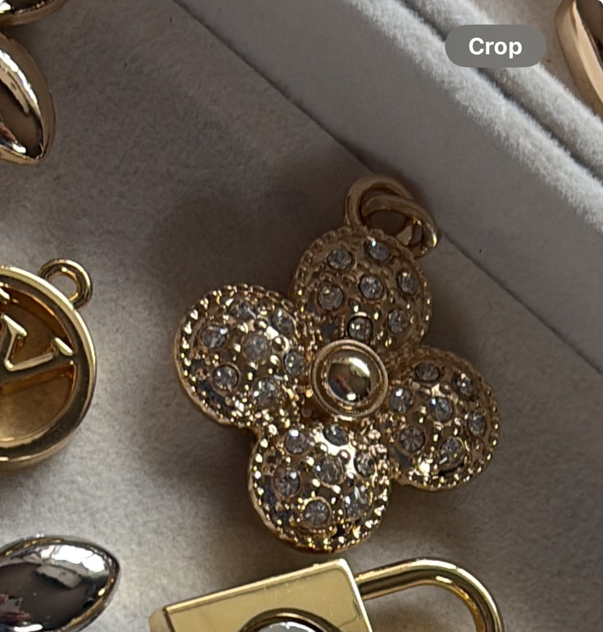 LOUIS VUITTON DIAMANTÈ CHUNKY FLORA NECKLACE
