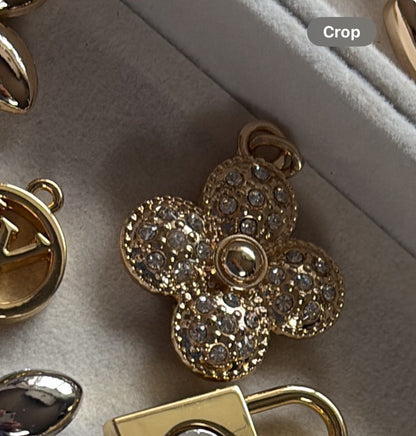 LOUIS VUITTON DIAMANTÈ CHUNKY FLORA NECKLACE