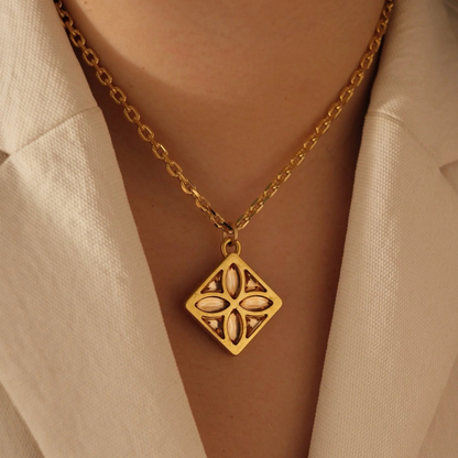 LOUIS VUITTON FLEUR DE PINK CRYSTAL NECKLACE