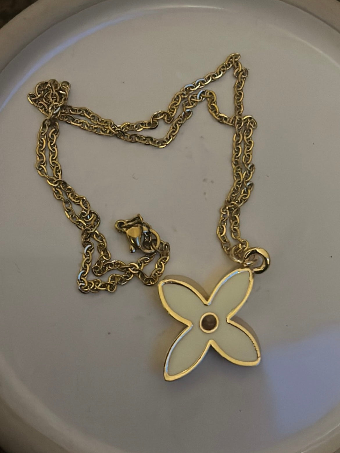 LOUIS VUITTON BLOOMING WHITE FLOWER NECKLACE