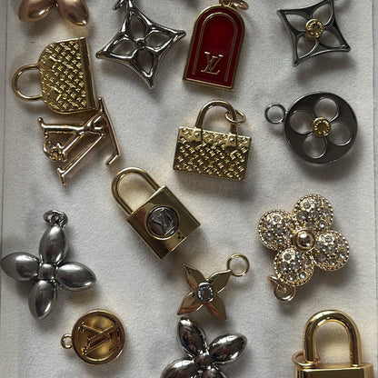 LOUIS VUITTON DIAMANTÈ CHUNKY FLORA NECKLACE