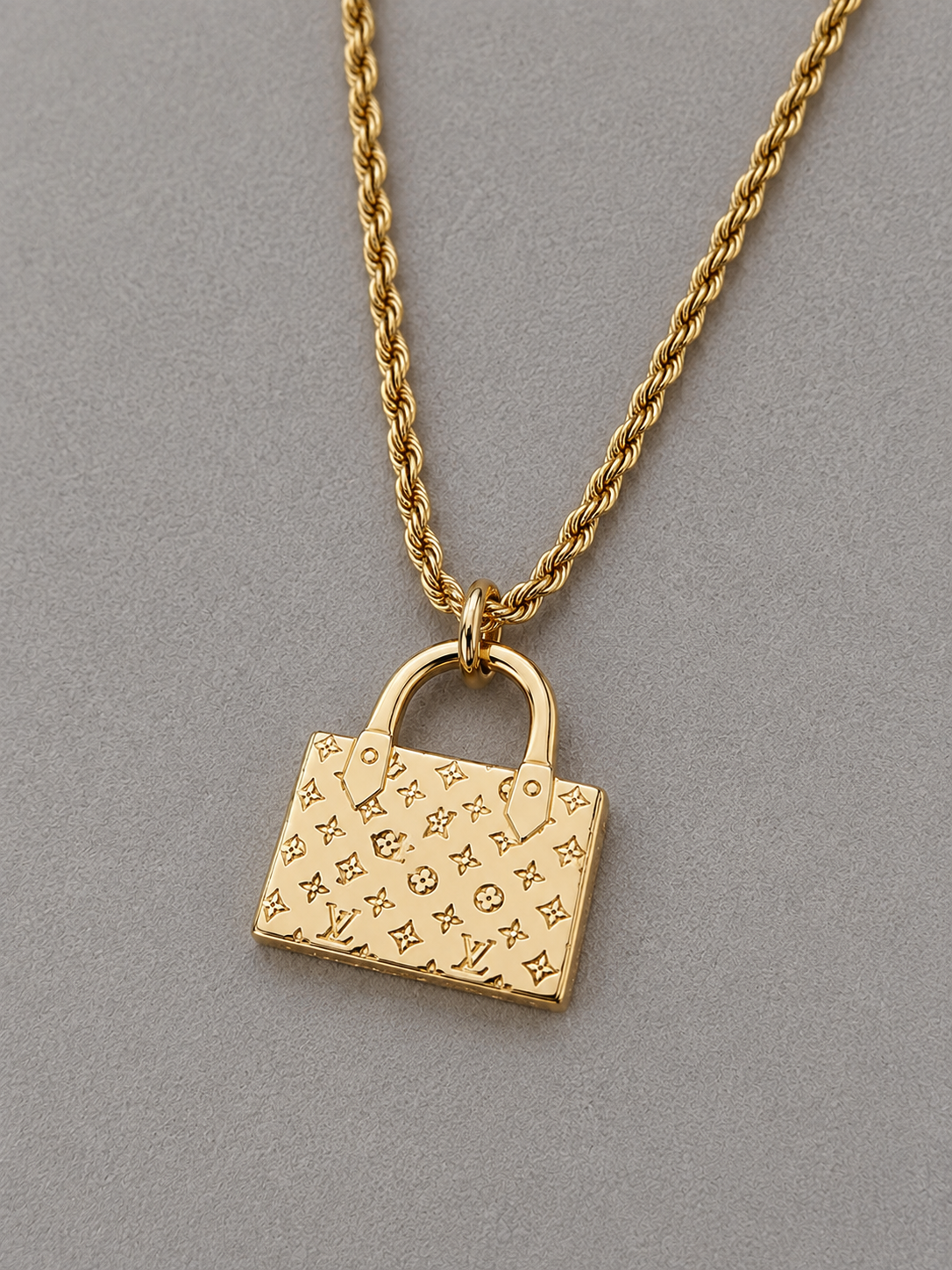 LOUIS VUITTON BAG SQUARE ICONICS NECKLACE