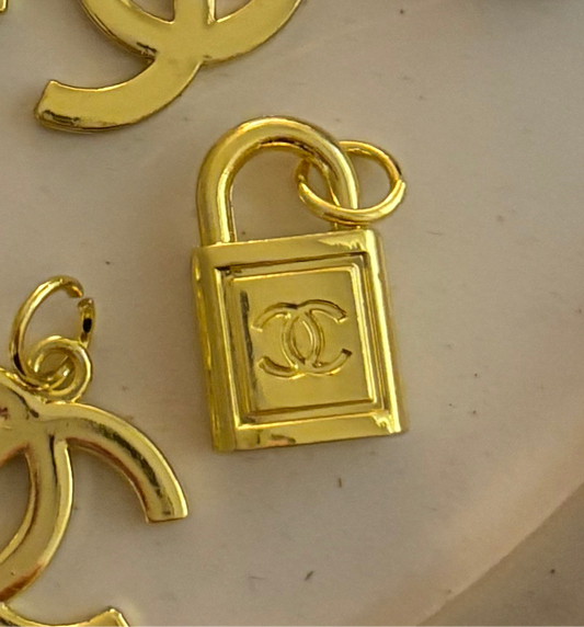 CC CHANEL VINTAGE LOCK NECKLACE