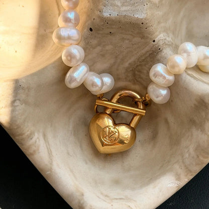 LOUIS VUITTON PEARL HEART CLASP NECKLACE