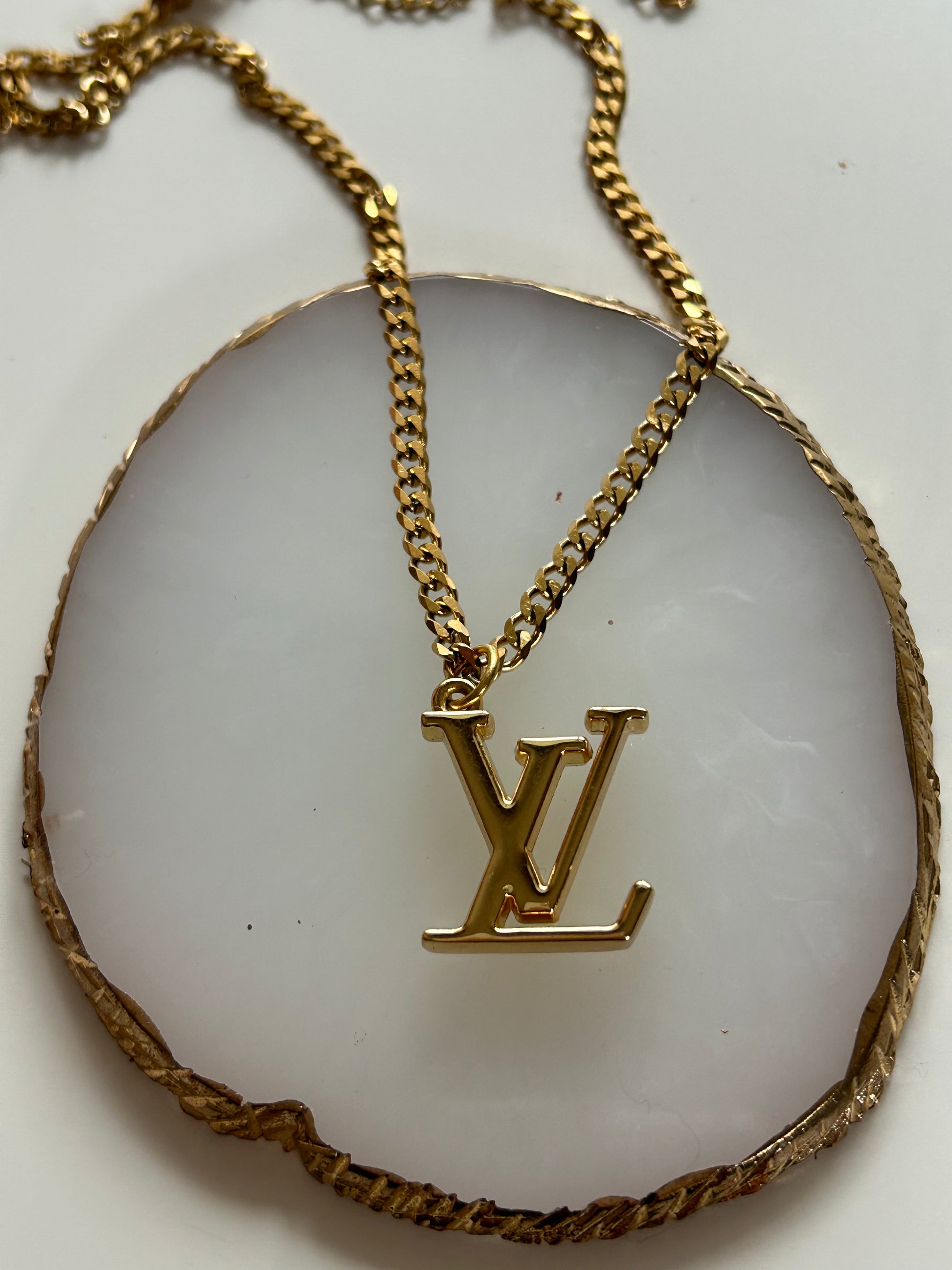 LOUIS VUITTON LOGO LV NECKLACE