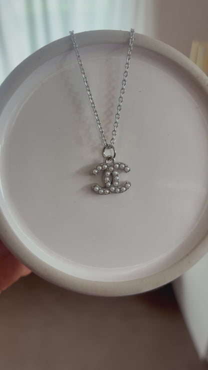 CC CHANEL PEARL NECKLACE SILVER