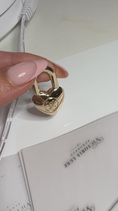 LOUIS VUITTON LARGE LOCK HEART NECKLACE