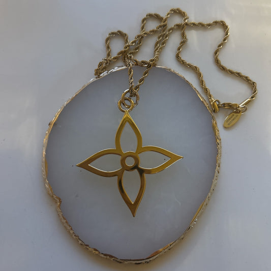 LOUIS VUITTON FLOWER GOLDEN PENDANT