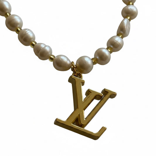LOUIS VUITTON PEARL & GOLD LV LOGO CHARM