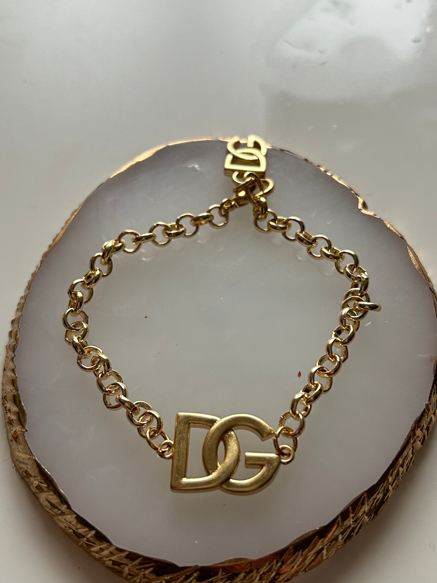 DOLCE & GABBANA LOGO BRACELET ( DAINTY CHAIN )