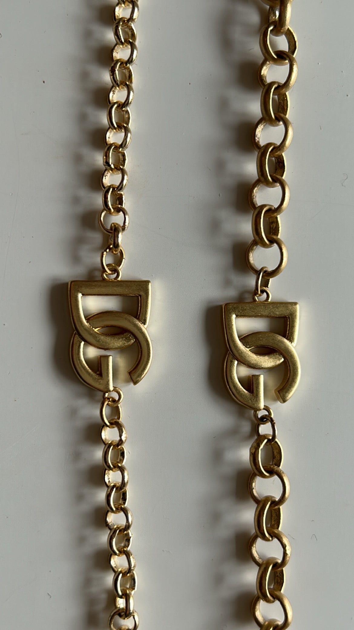 DOLCE & GABBANA LOGO BRACELET ( DAINTY CHAIN )